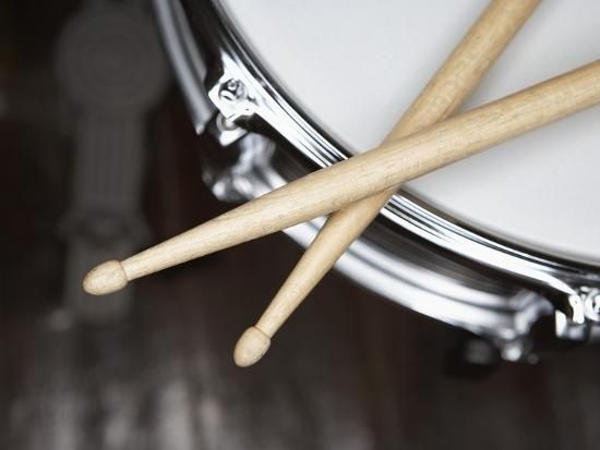 Hickory, Maple oder Eiche: Wie Dichte und Holzfaser das Spielgefühl definieren